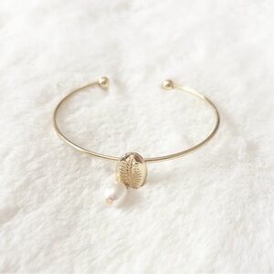 5/$15 🩷 MUST BUNDLE Elegant Gold Bracelet with Pearl Accent